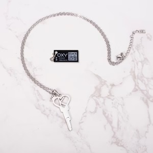 imgi_36_queen-heart-shaped-key-necklace-personalized-letters-519503_300x (1)