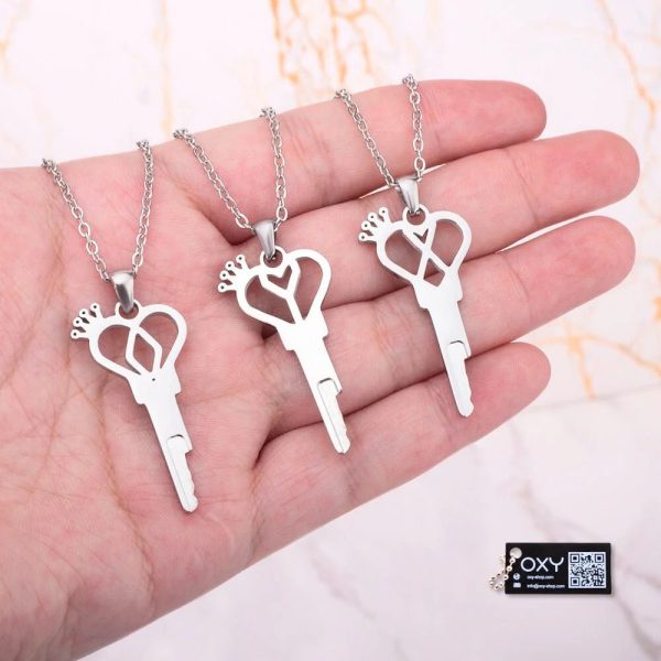 Exquisite Queen Heart Key Necklace – Personalized Luxury for Keyholders